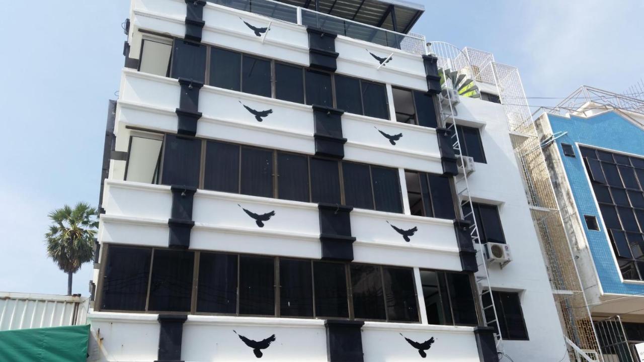 Happy Jomtien - Beachfront Exterior foto