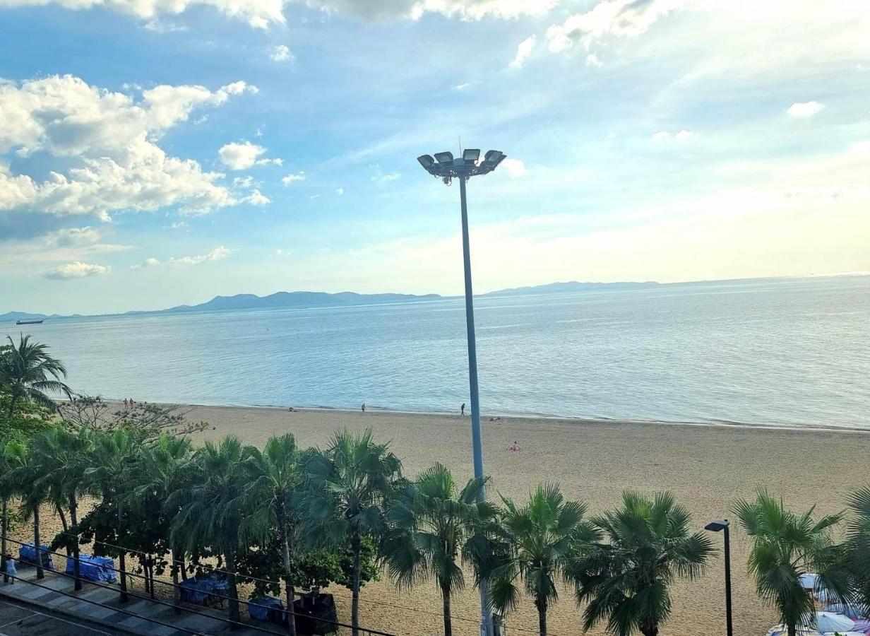 Happy Jomtien - Beachfront Exterior foto