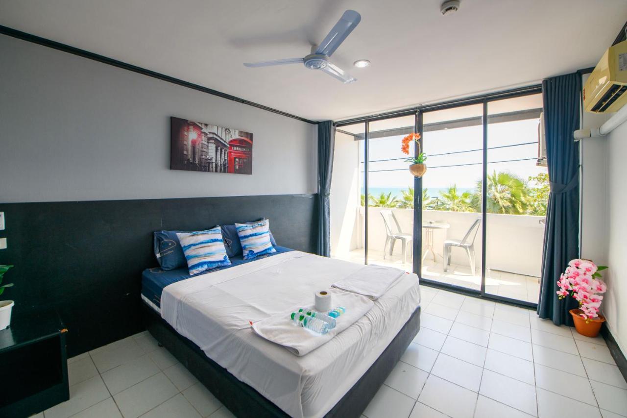 Happy Jomtien - Beachfront Exterior foto
